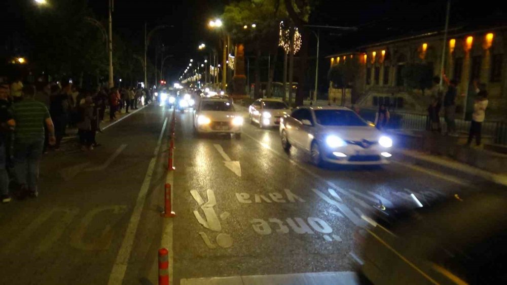 Şanlıurfa’da davullu zurnalı seçim kutlaması