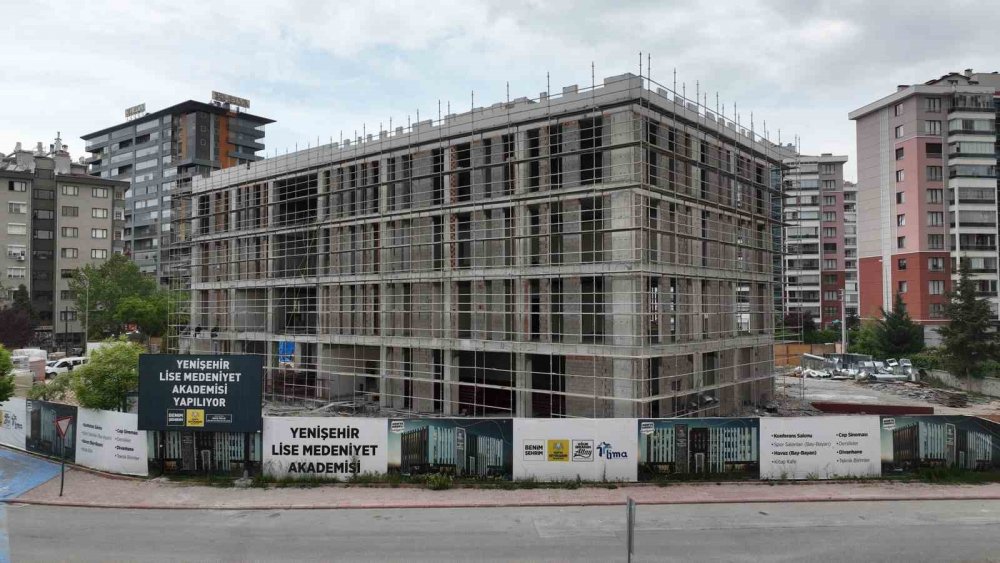 Konya'da Şefik Can Caddesi üzerinde inşa edilen 6 katlı tesiste sona gelindi