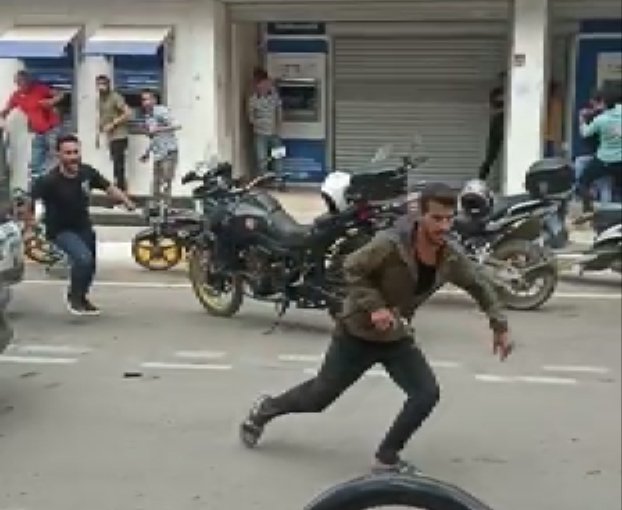 Tabanca, sopa ve bıçaklı kavgada polise de saldırdılar; 4 yaralı