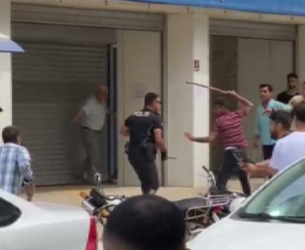 Tabanca, sopa ve bıçaklı kavgada polise de saldırdılar; 4 yaralı