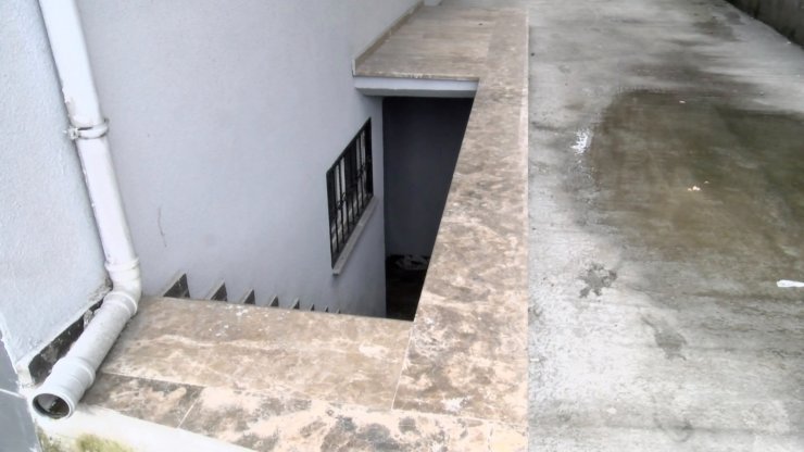 Bankayı soymak için duvar deldi