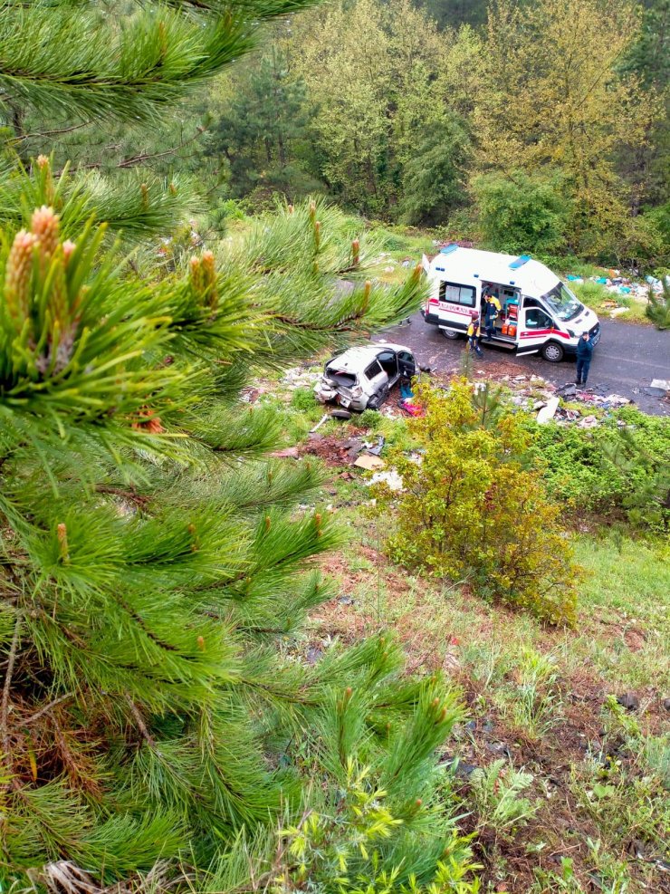 Bursa'da otomobil uçuruma yuvarlandı! 1 ölü, 1 yaralı
