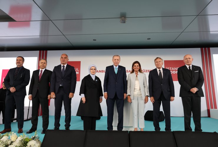Cumhurbaşkanı Erdoğan: Farklı düşünen sanatçılarımızı tehdit ettiler