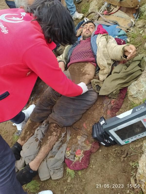 Çobanların üzerlerine yıldırım düştü