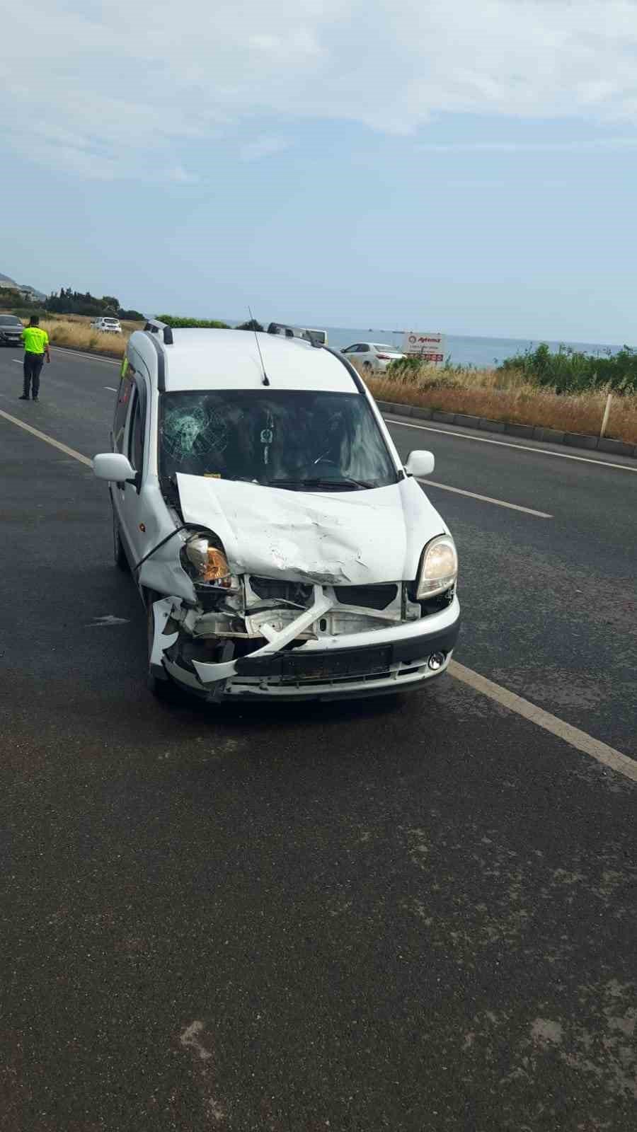 İki otomobil çarpıştı