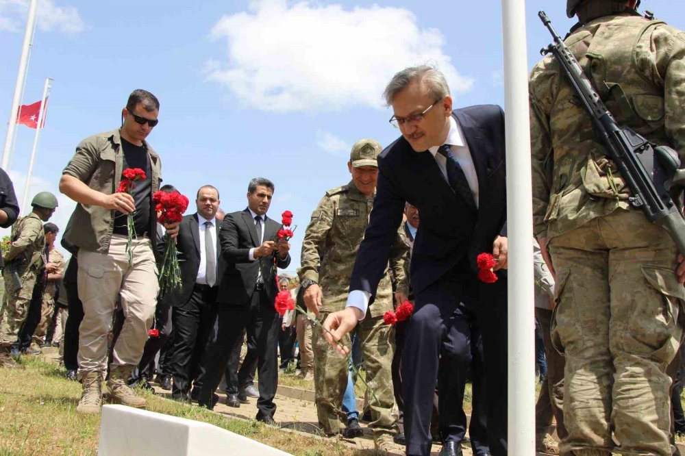 Bingöl’de 30 yıl önce şehit edilen 33 asker anıldı