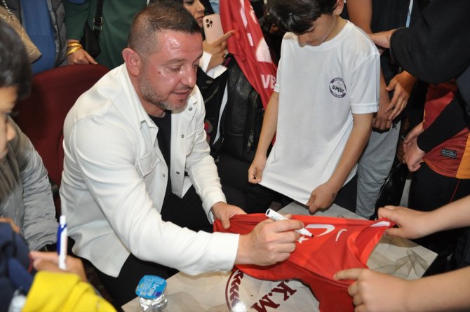 Eski milli futbolcu Nihat Kahveci, Konya'da