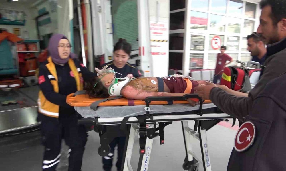 Fotoğraf çektirmek için vagona çıkan çocuğu elektrik çarptı