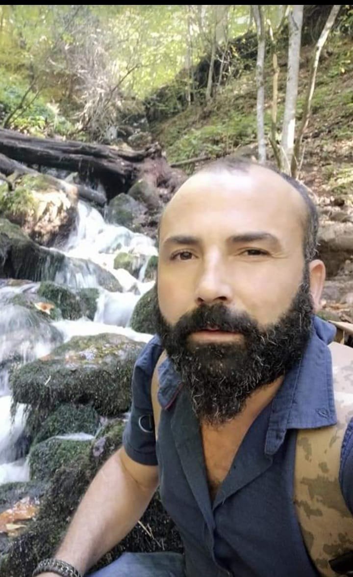 Hasta arkadaşına yardım ederken, otomobilin çarpmasıyla öldü