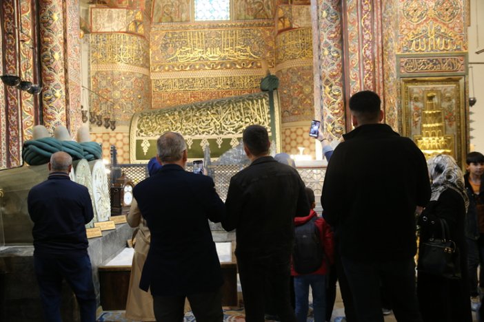 mevlana-muzesini-5-ayda-1-milyon-200-bin-ziyaretci-gezdi-4.jpg