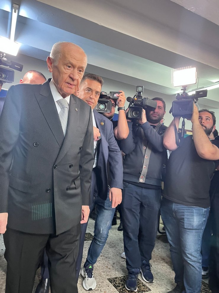 Bahçeli, oyunu kullandı: "Yeni yüzyılın ilk seçimi bugün tamamlanmış olmaktadır"