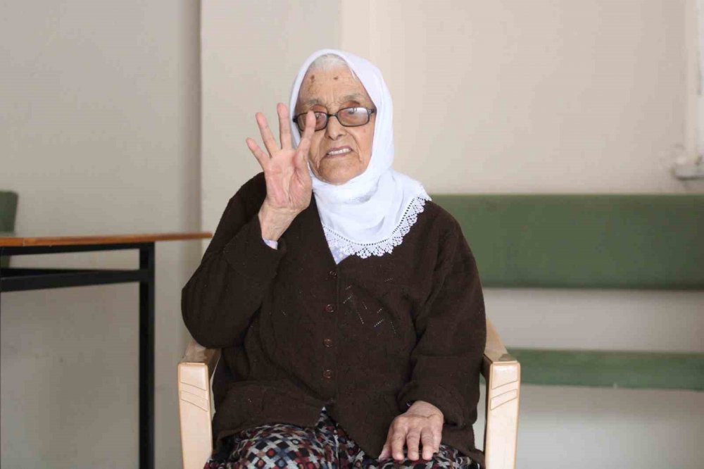 İki kardeşin yolu yıllar sonra sandıkta kesişti...Seçimin en duygusal anı