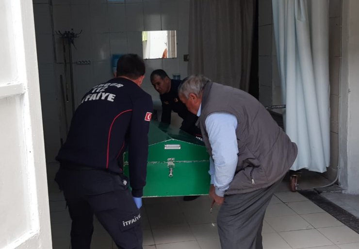 Kocasını öldürüp, kendini ihbar etti