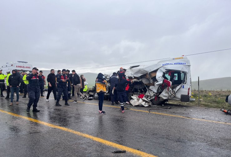 Sivas'ta feci kaza! Ölü ve yaralılar var