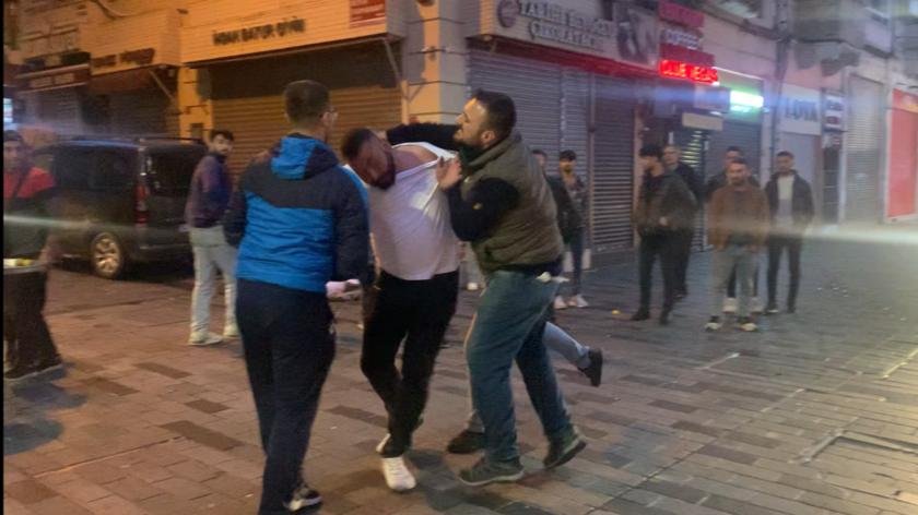3 kişi tarafından tekme tokat dövüldü! İstiklal Caddesi’nde bayıltan dayak