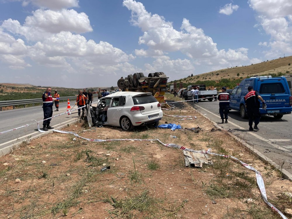 Otomobille çarpıştı: 1 ölü, 1 yaralı