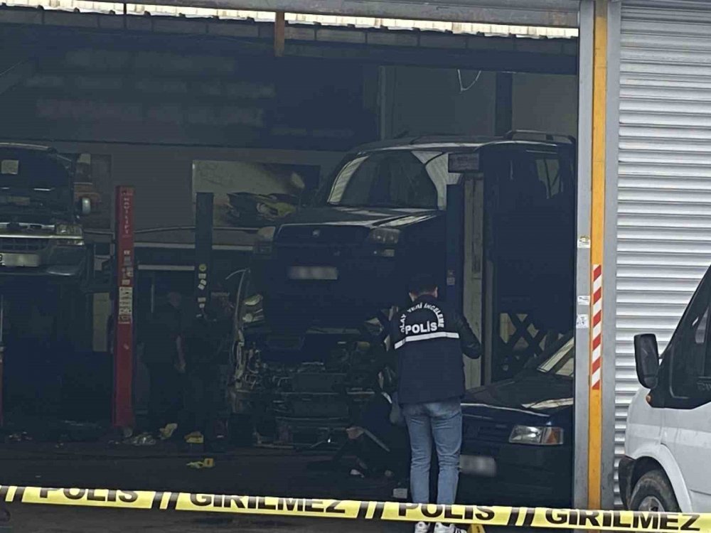 Tamirci dükkanına gelen bir şahıs, 2 kişiyi silahla yaraladı