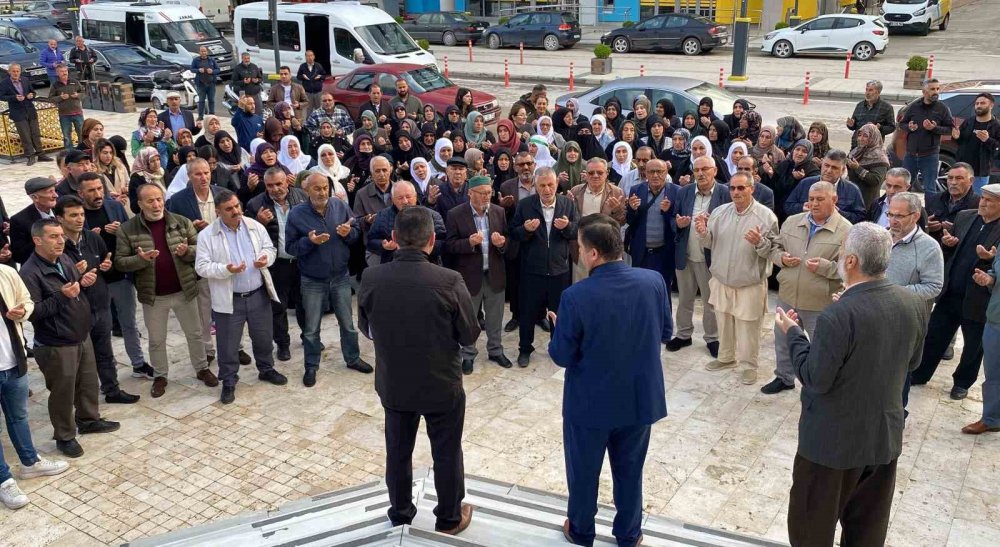 Konya'nın ilçesinde hacı adayları dualarla uğurlandı