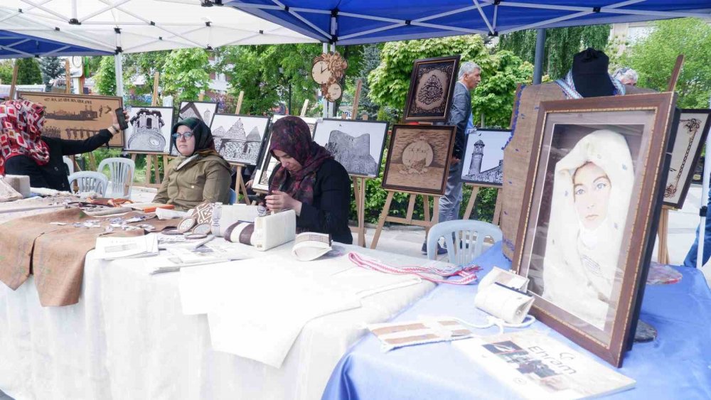 Bir yıllık emeklerini sergilediler