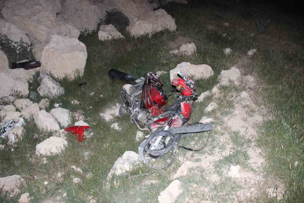 Şarampole uçan motosiklet sürücüsü hayatını kaybetti