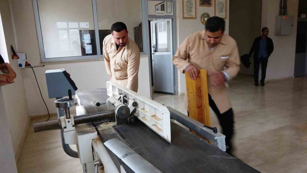 Fabrika gibi okul! 4 milyon 500 bin liralık ciro yaptılar