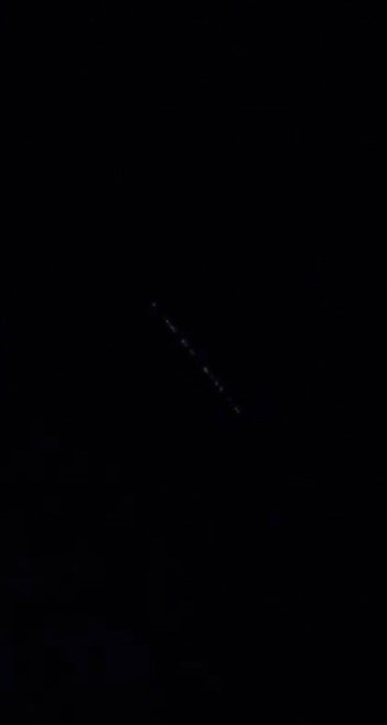 Gökyüzünde sıralı ışık merak uyandırdı