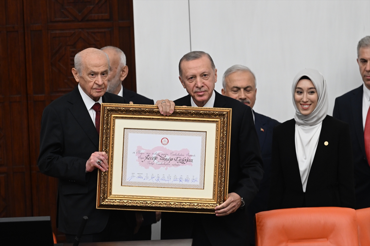 aa-20230603-31321996-31321995-cumhurbaskani-erdogan-bahceliden-mazbatasini-aldi.jpg