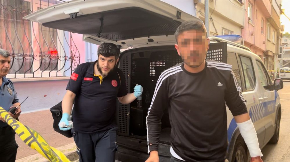 Cezaevinden yeni çıktı; üvey babası ile annesini bıçakla yaraladı