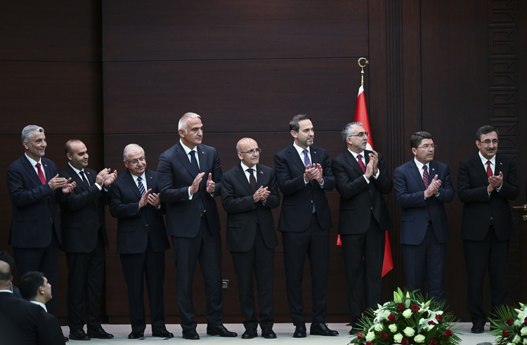 cumhurbaskani-erdogan-kabine-uyelerini-acikladi-002.jpg