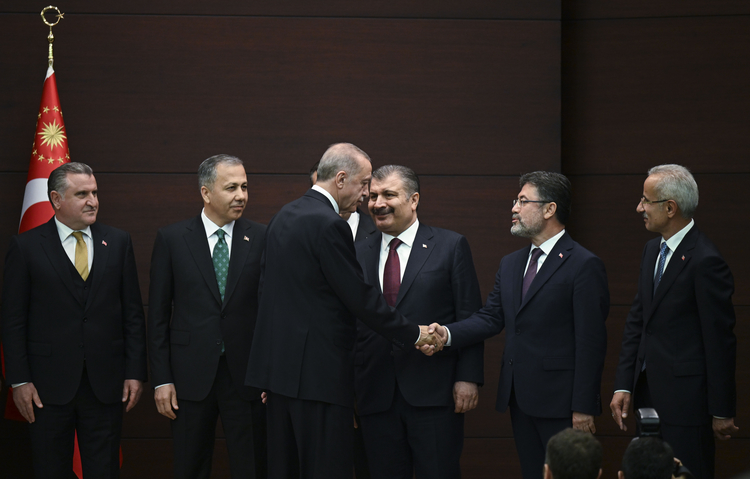 cumhurbaskani-erdogan-kabine-uyelerini-acikladi-003.jpg