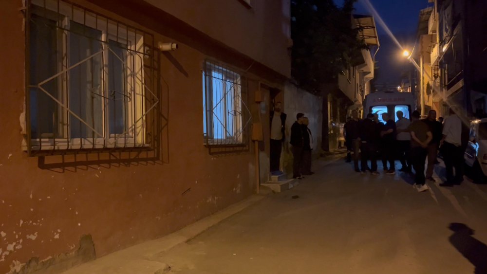 Emekli aşçı evinde bıçaklanmış halde ölü bulundu