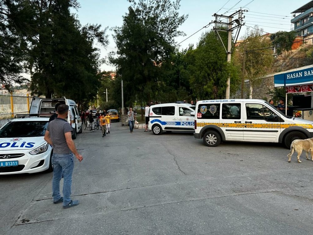 Parkta otururken tartıştığı kişilerce bıçakla öldürüldü