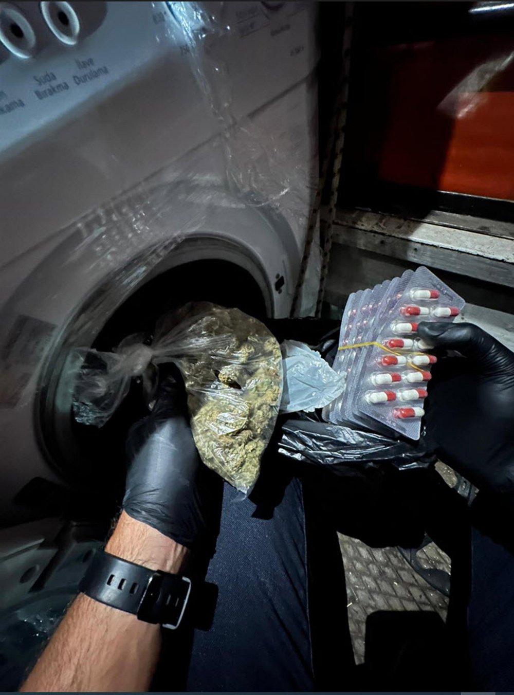 Kamyondaki çamaşır makinesinden bakın ne çıktı