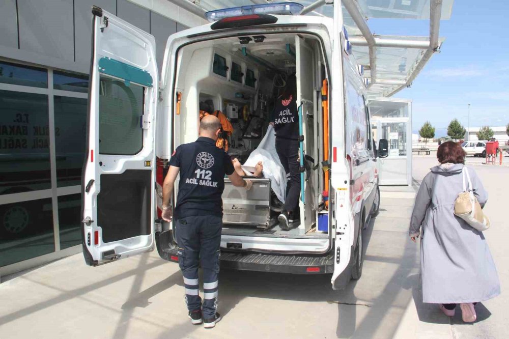 Konya’da hafif ticari araçla otomobil çarpıştı! Yaralılar var