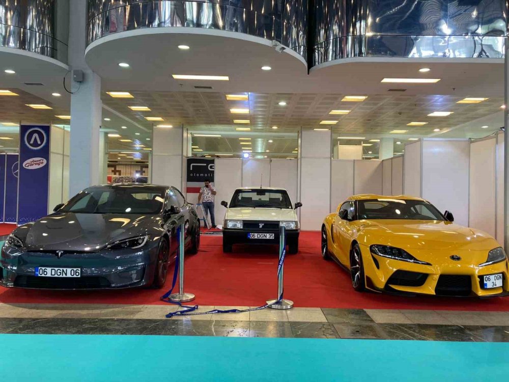 Otomobil tutkunları bir araya geldi