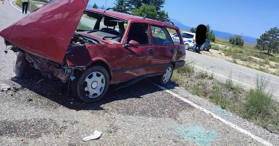 Konya'da kontrolden çıkan otomobil karşı şeride savruldu