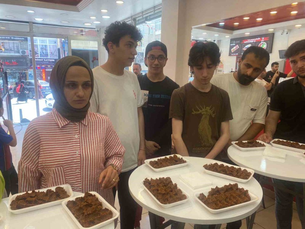 En acı çiğköfteyi yedi, gram altını kazandı