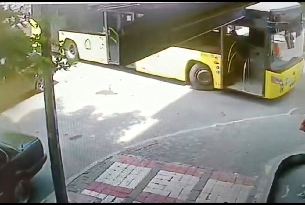 Duraktaki otobüsü çaldı