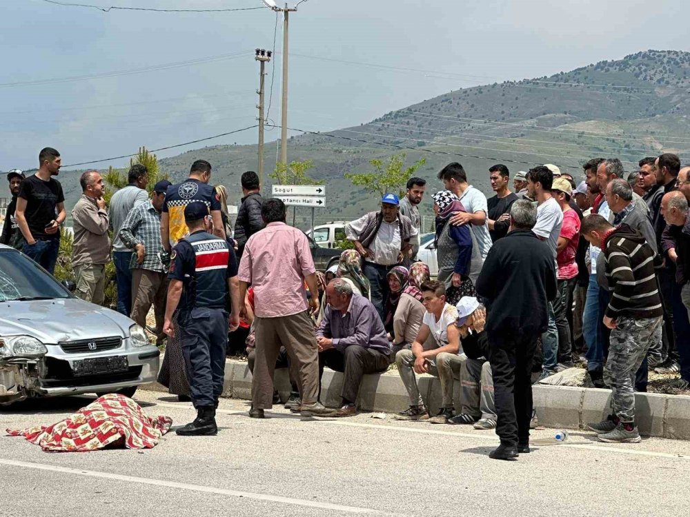 Otomobil ile çarpışan elektrikli bisiklet sürücüsü hayatını kaybetti