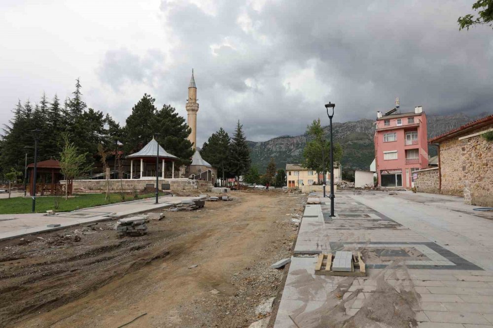 Konya'da tarihi merkezdeki çalışmayalar sürüyor! Yıl sonuna bitecek