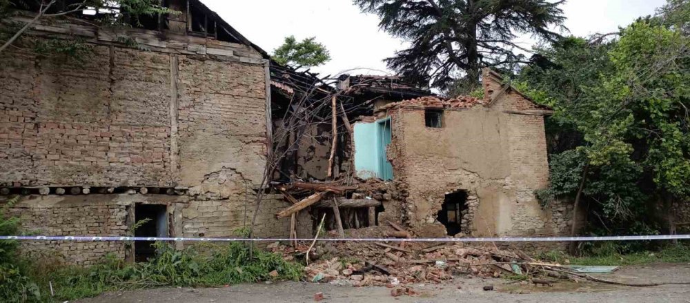Konya'da yıldırım düşen evde yangın çıktı