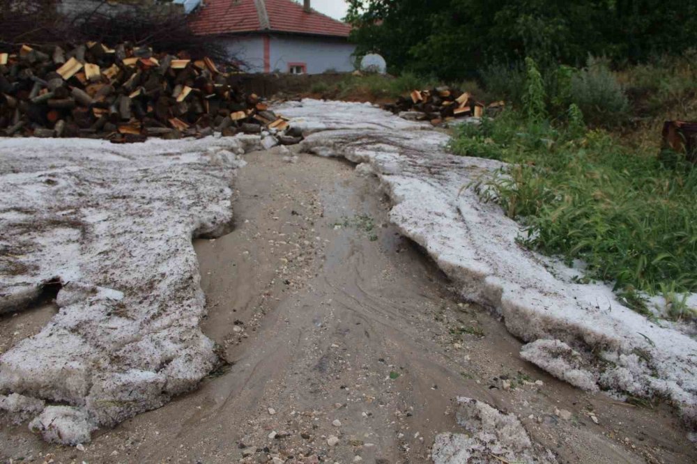 Konya’da dolu yağışı sonrası su baskını kameralara yansıdı