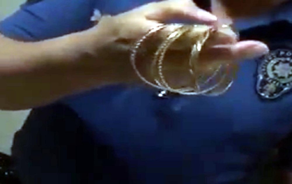 Bulduğu, içinde 200 bin liralık altın ve para olan çantayı sahibine ulaştırdı