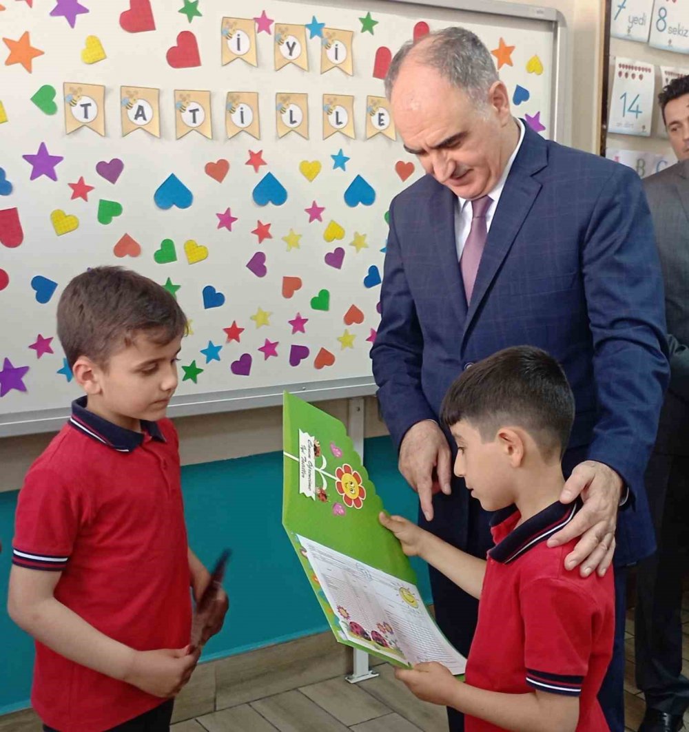 Konya’da yarım milyon öğrenci karne heyecanı yaşadı