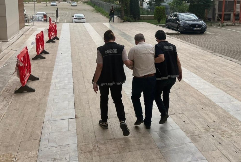 Avukat cezaevine uyuşturucu sokarken yakalandı