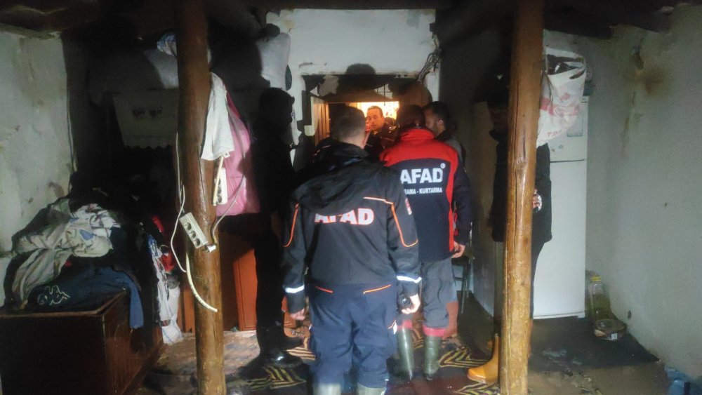 Kars'ta sağanak ve dolu; dere taştı, 7 evi su bastı