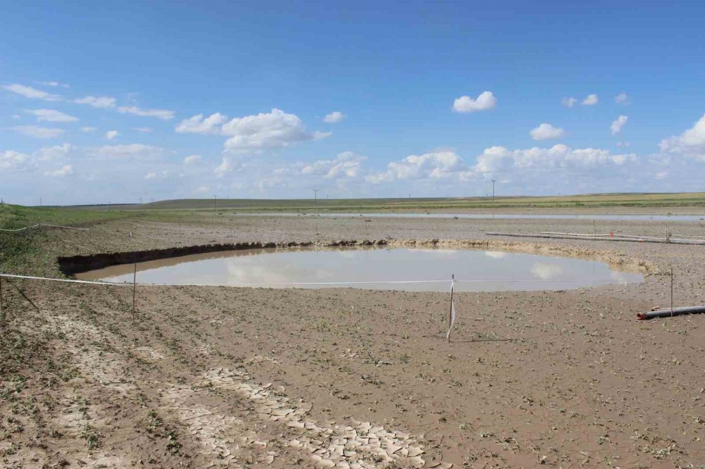 Konya'da yağmur suları obruğu doldurdu