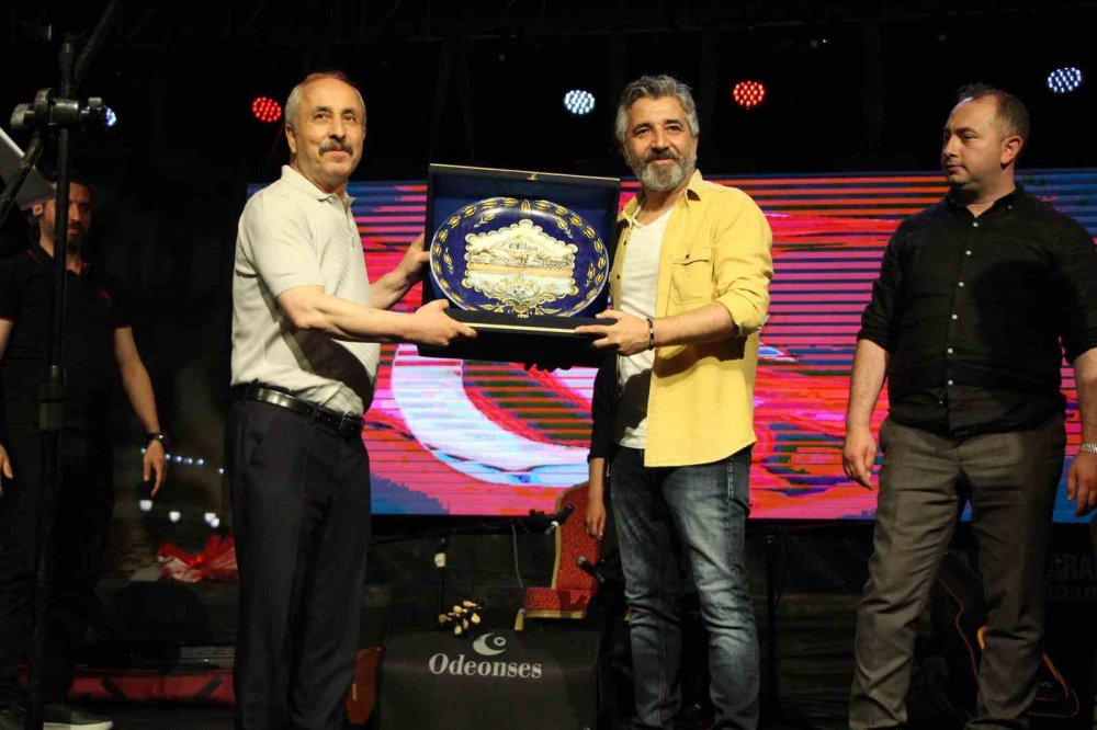 Sanatçı Kınık: “Melek Mosso zavallı kızcağız”