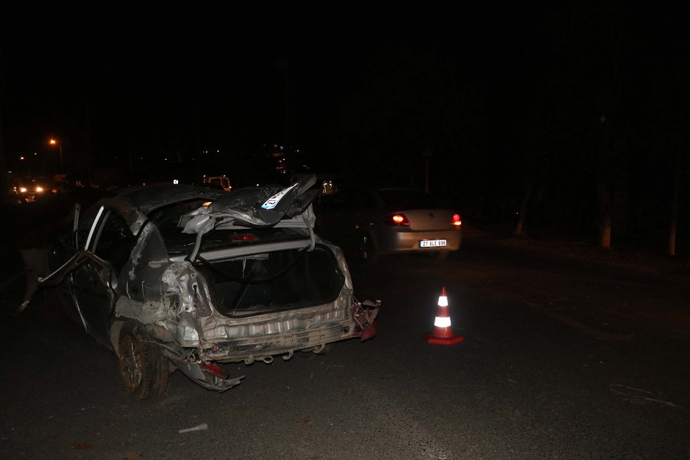 Otomobil savrularak takla attı!