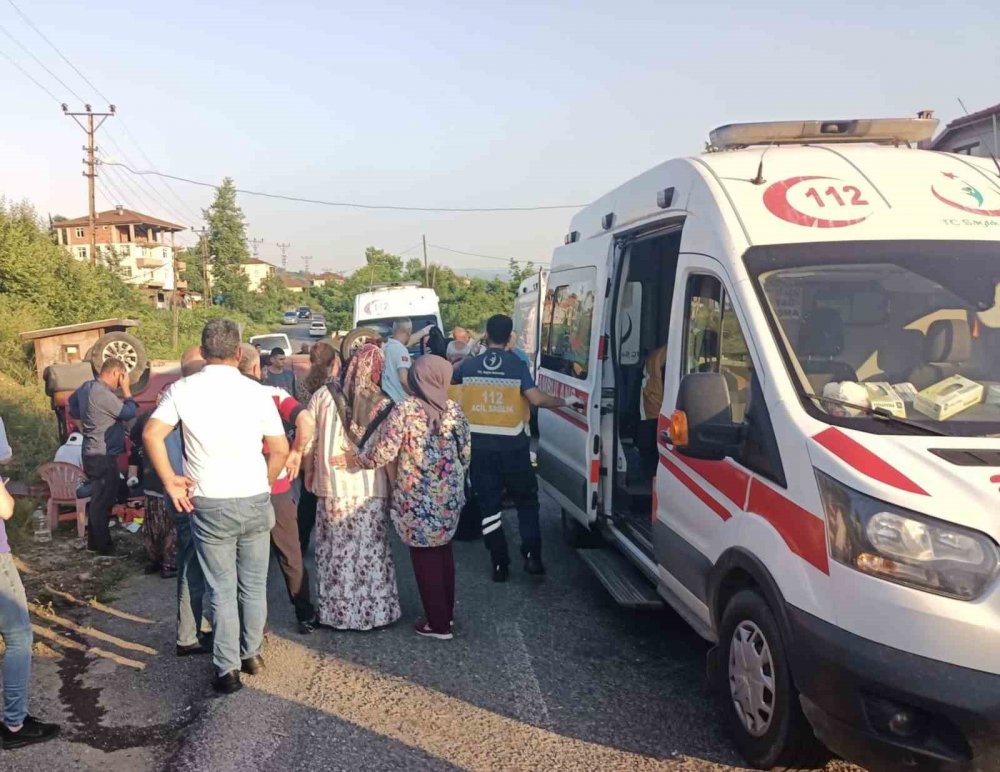 İplik fabrikası işçilerini taşıyan araç kaza yaptı: Yaralılar var